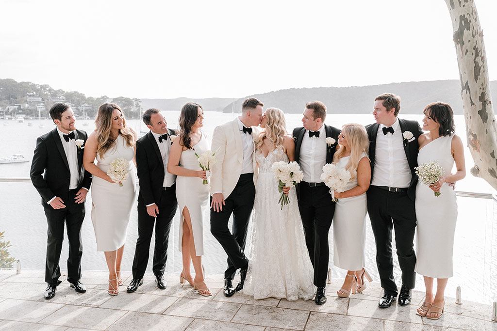The newlyweds with their bridesmaids and groomsmen.