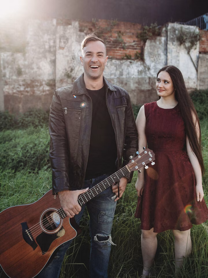 Acoustic wedding duo Sydney featuring Abby on vocals and Richard on guitar – pictured before performing at Sydney wedding venue.