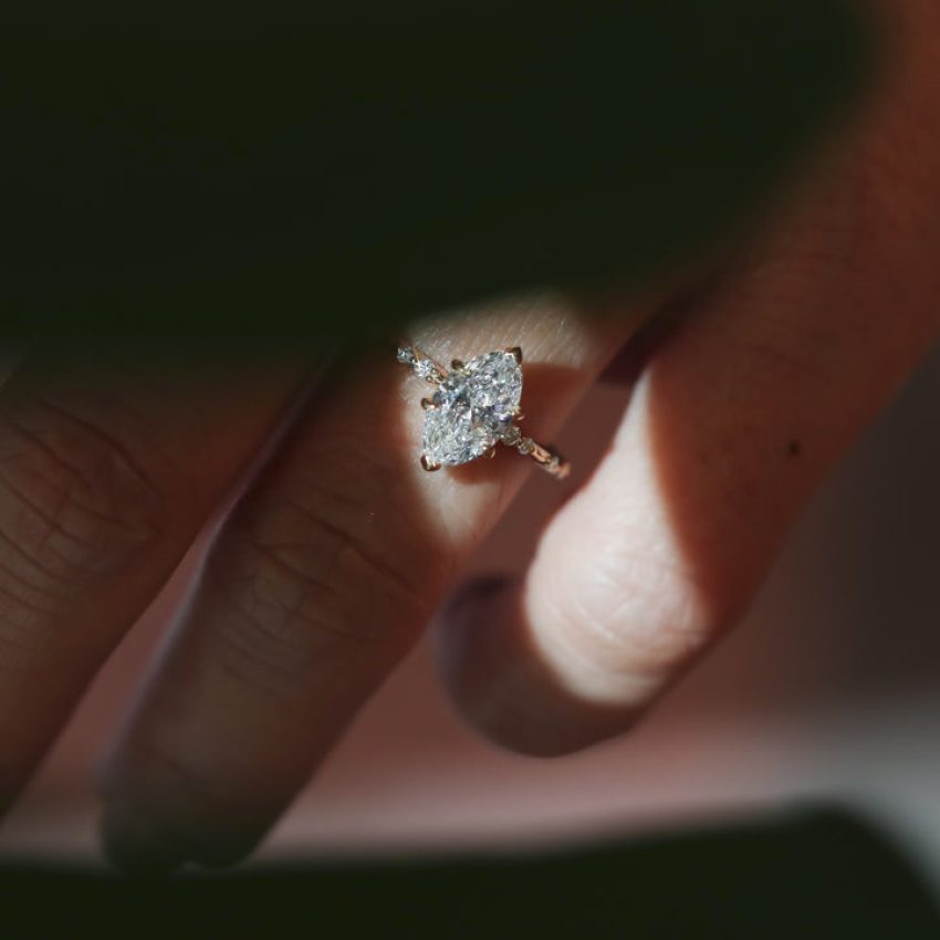 A dazzling display of big brilliant diamond engagement ring.