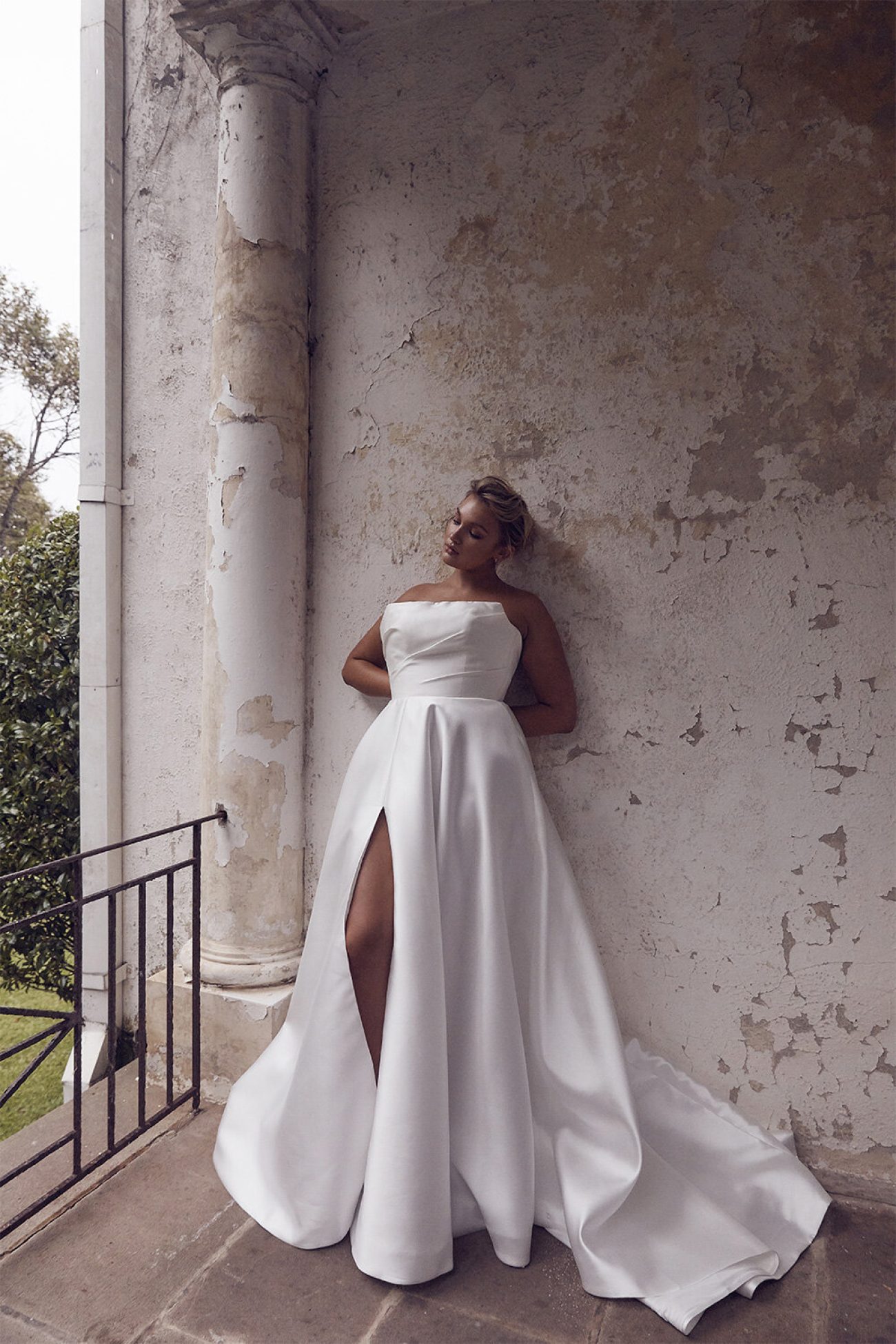 bride on her wedding dress posing for a photoshoot