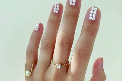 little pearls for a wedding day nail art